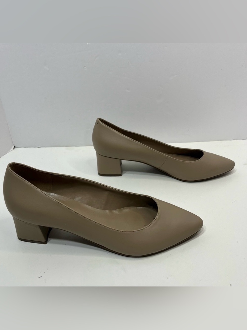 BANDOLINO tan pointed toe Chunky heeled shoes women’s size 10